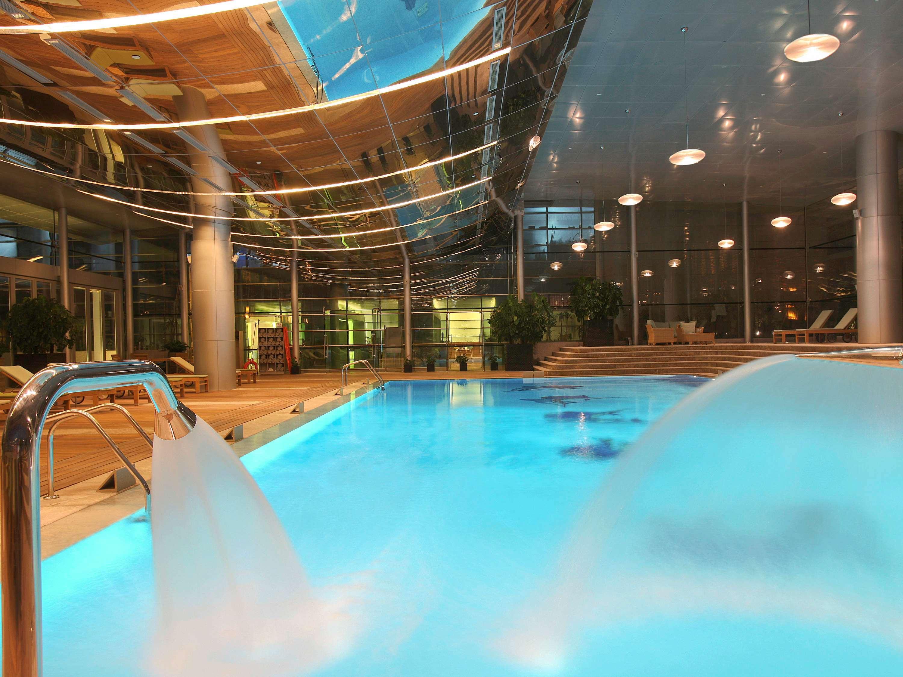 La Cigale Hotel Managed By Accor Доха Екстер'єр фото The swimming pool