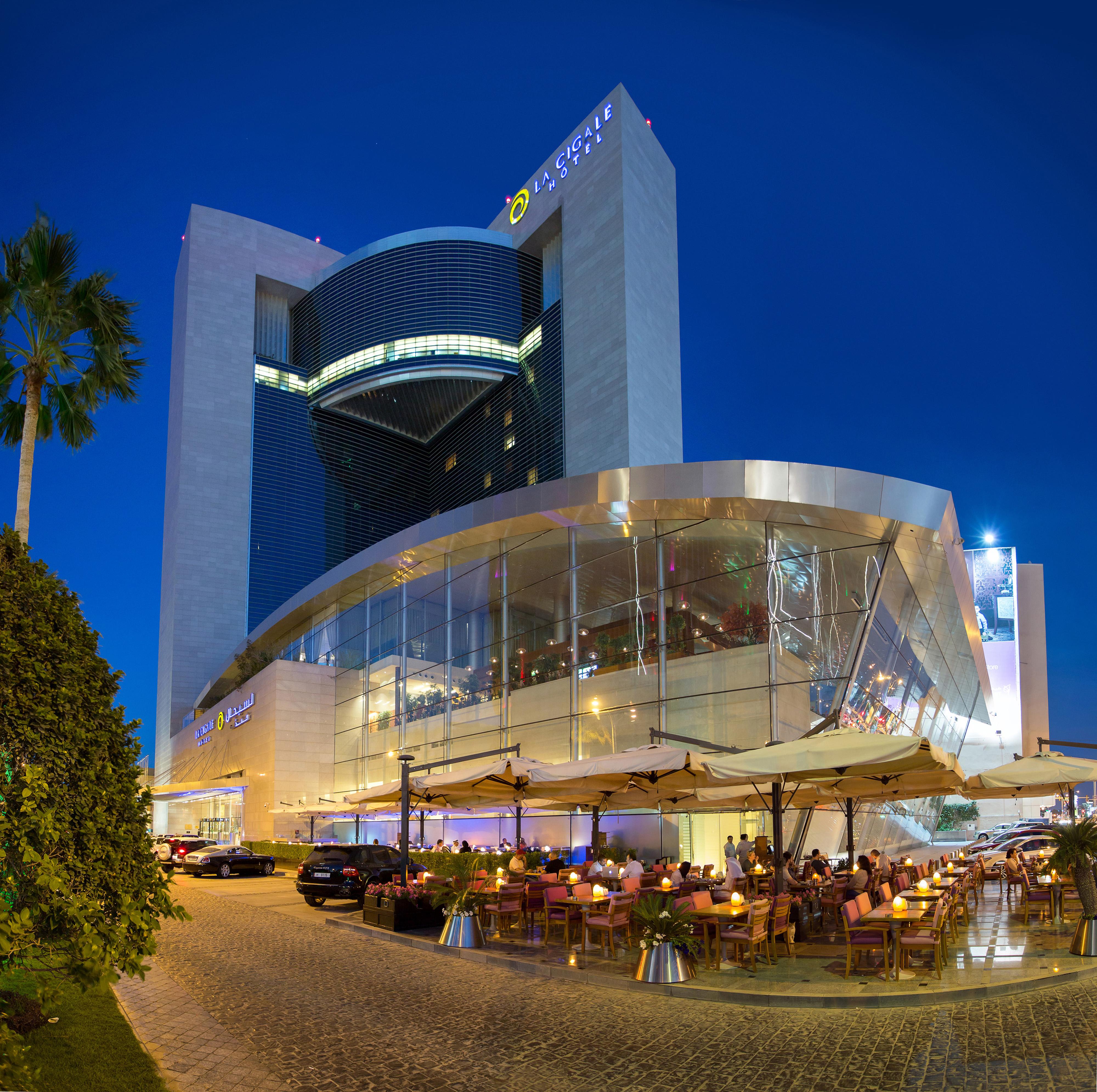 La Cigale Hotel Managed By Accor Доха Екстер'єр фото The hotel at night