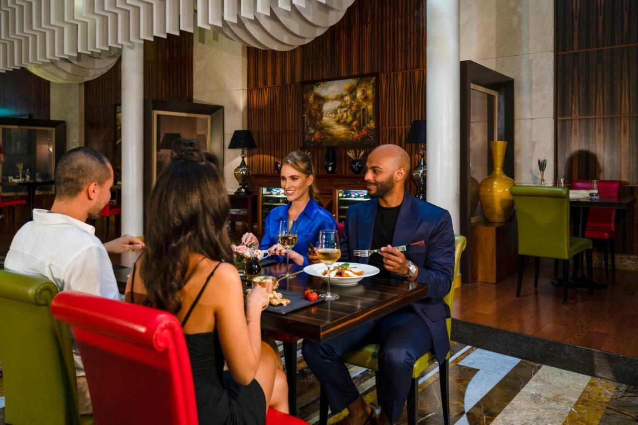La Cigale Hotel Managed By Accor Доха Екстер'єр фото The Bar