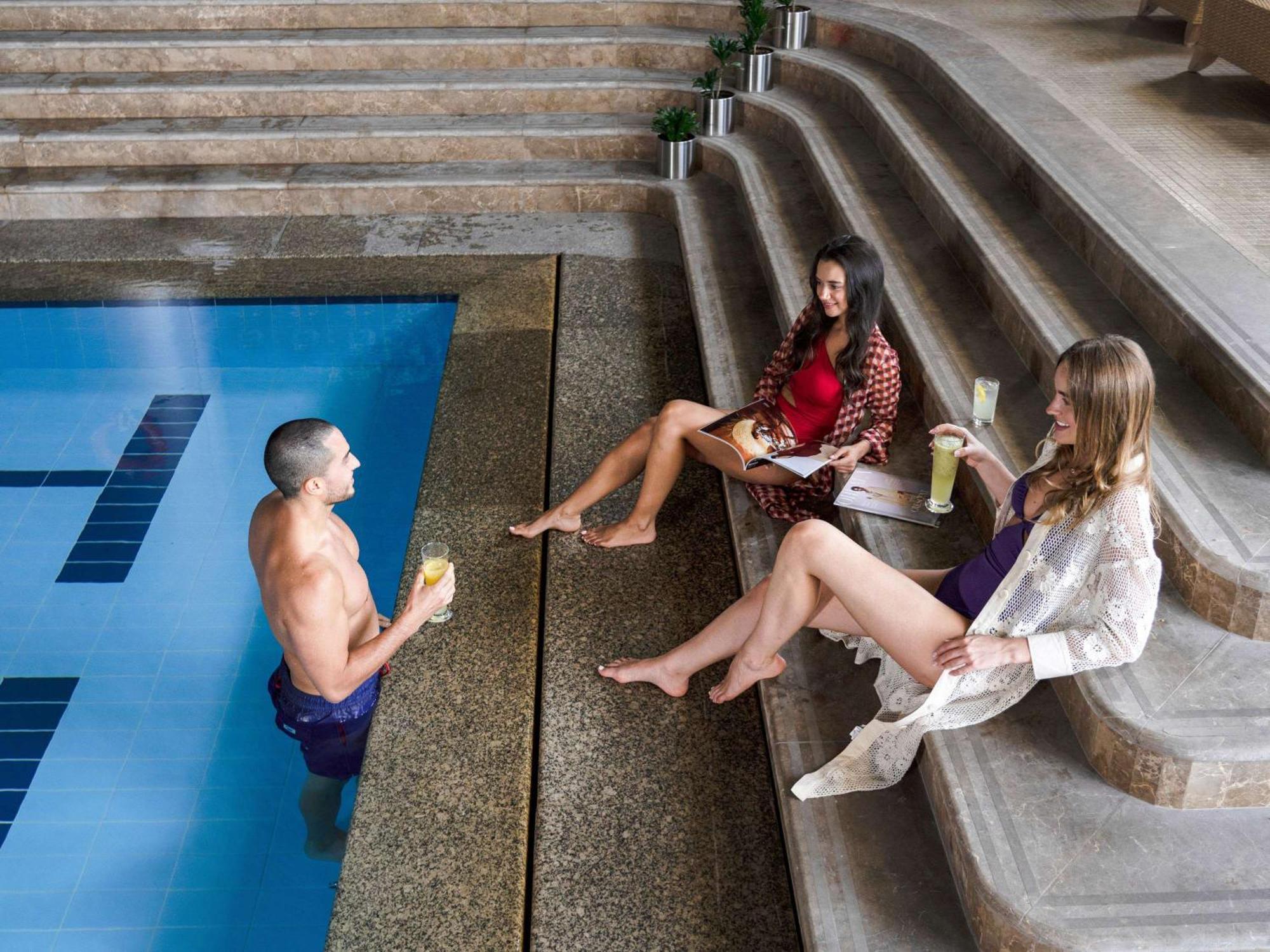 La Cigale Hotel Managed By Accor Доха Екстер'єр фото The pool at the hotel