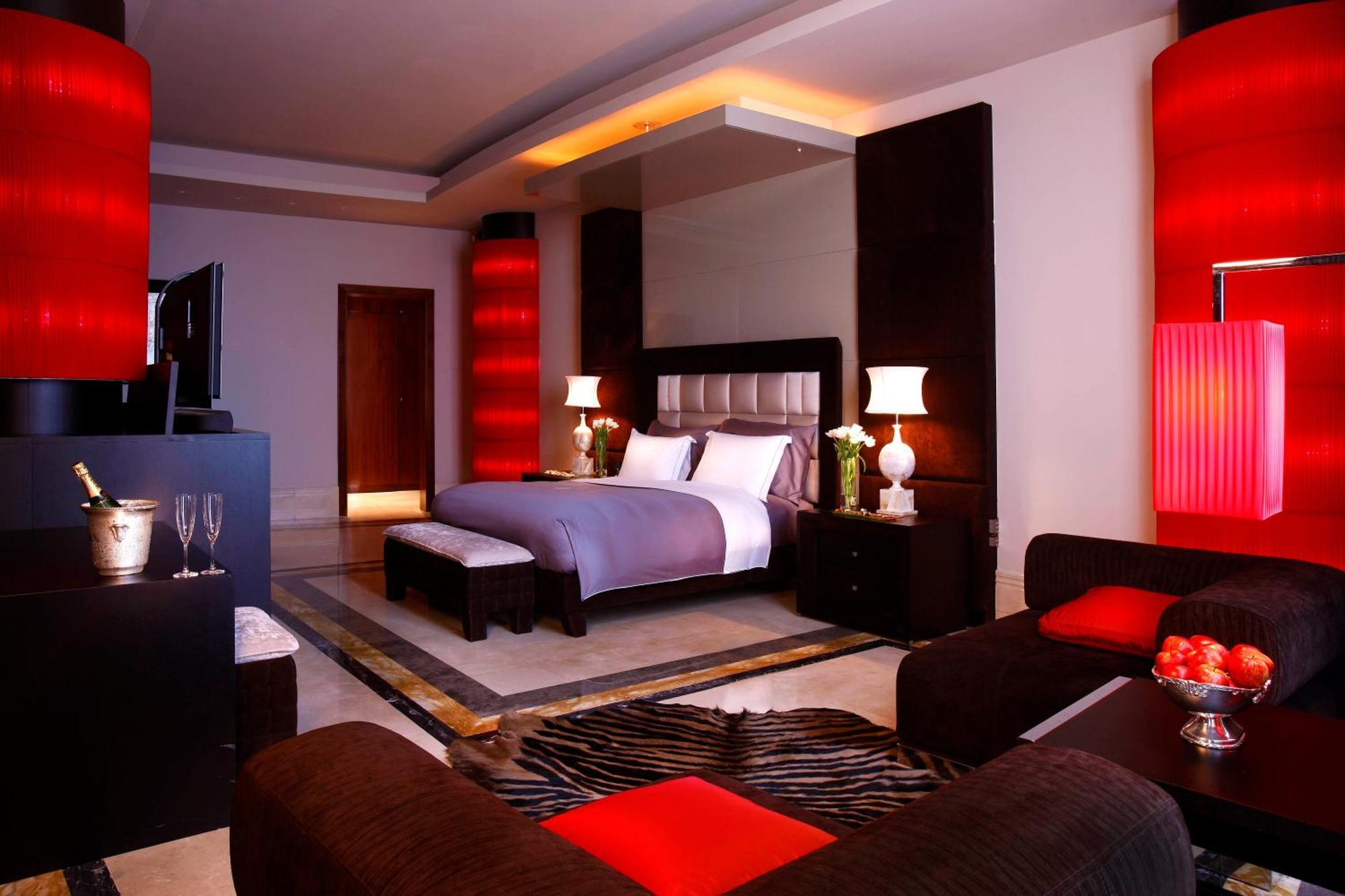 La Cigale Hotel Managed By Accor Доха Екстер'єр фото Suite at the hotel